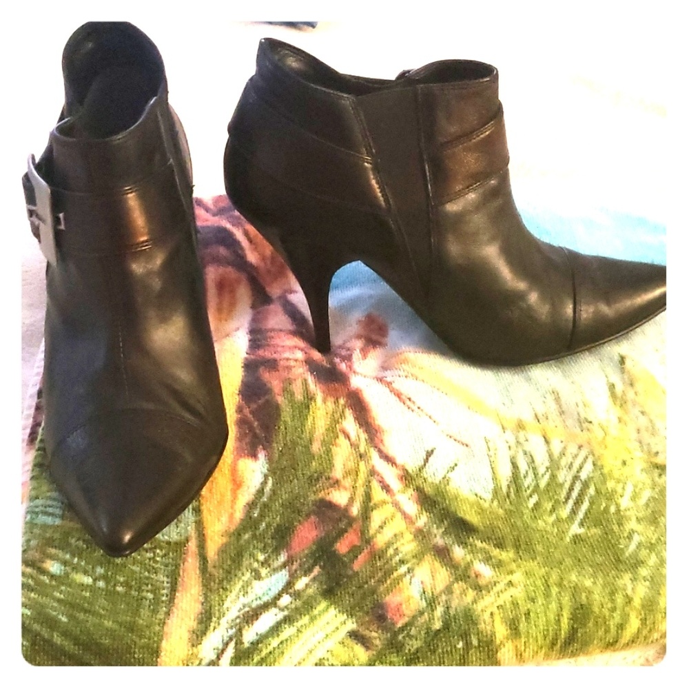 Andrea black ankle boots